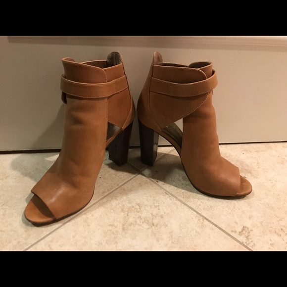 Vince Camuto Venicia Bootie - Picture 3 of 4